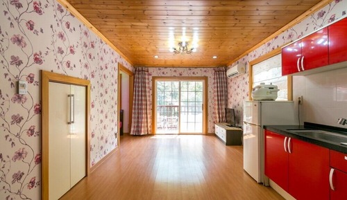 Room (C101)