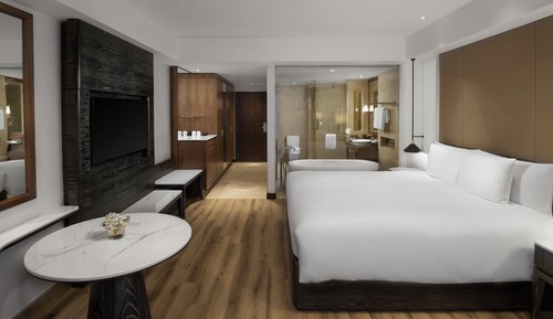 Club Room, 1 King Bed, Non Smoking, City View