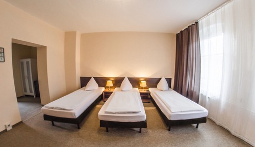 Comfort Triple Room with a shower and toilet