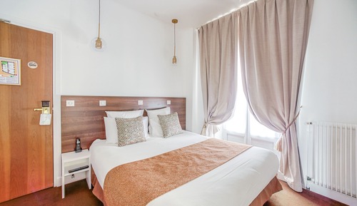 Comfort Double Room, Bathtub