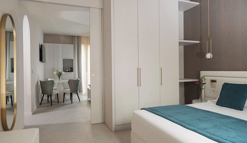 Deluxe suite with Jacuzzi
