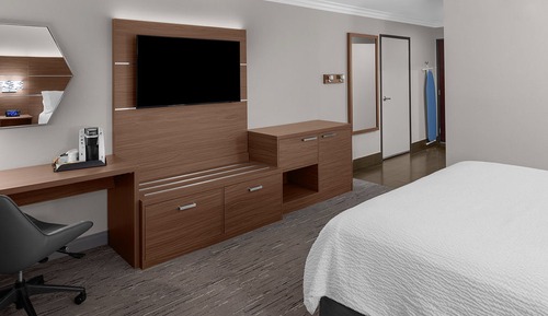 Standard Room, 1 King Bed, Accessible (Mobility, Accessible Tub)