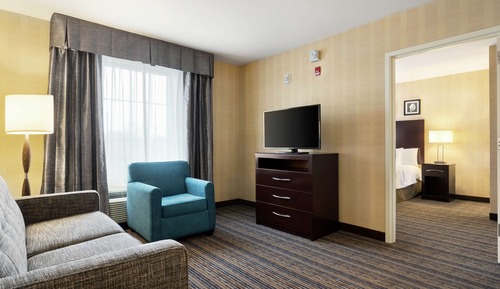 Suite, Accessible, Bathtub (Mobility/Hearing)