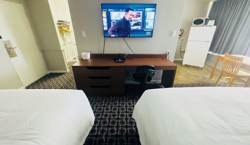 Suite, Non Smoking, Kitchenette (3 Queen Beds)