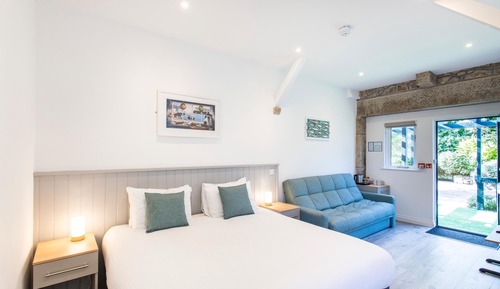 Club Room, Multiple Beds, Ensuite, Courtyard View