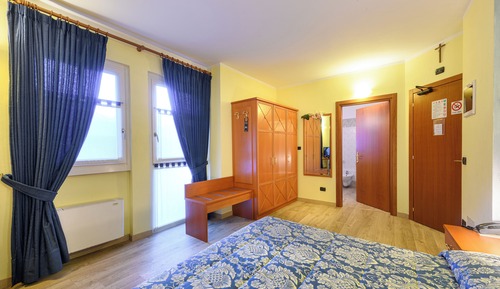 Superior Triple Room, 1 Bedroom, Private Bathroom (Elevator)