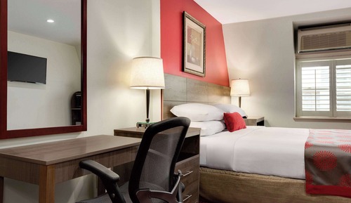 Room, 1 King Bed, Accessible, Non Smoking (Mobility)