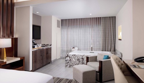 King Spa Suite