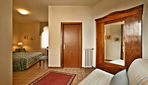 Standard Double or Twin Room (11)