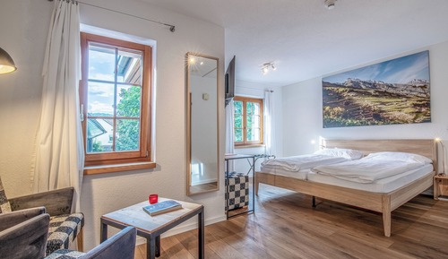 Economy Room, 1 Queen Bed