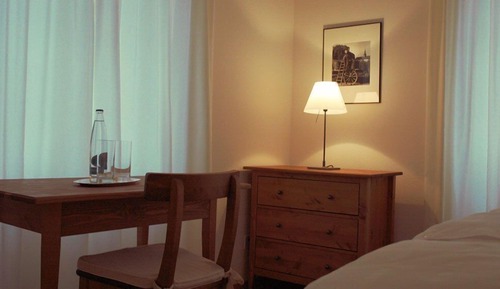 Double Room, Shared Bathroom (Das Rebenzimmer)