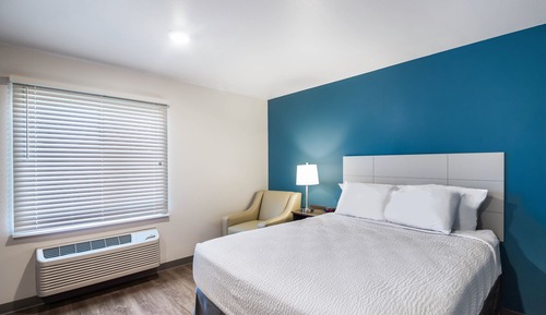 Room, 1 Queen Bed, Accessible, Non Smoking (Roll-in Shower)