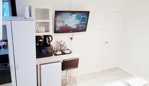 Standard Single Room, Shared Bathroom (ROOM 5)