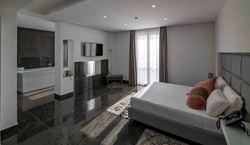 Exclusive Studio Suite, Jetted Tub, Sea View