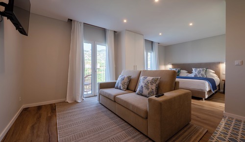 Master Suite / 1 bedroom, private bathroom, kitchenette, large balcony with sea view