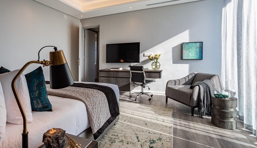Traditional Room, 1 King Bed, Golf View, Corner