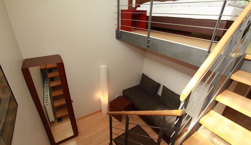 Room (Maisonette)