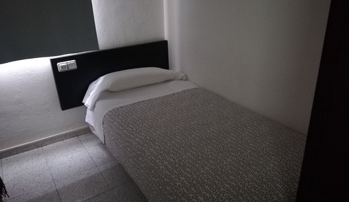 Single Room, Private Bathroom