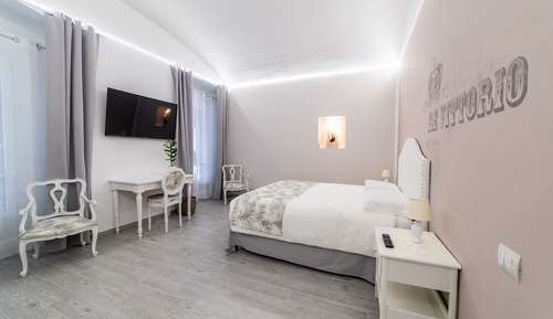 Double Room, City View (La stanza delle monete)