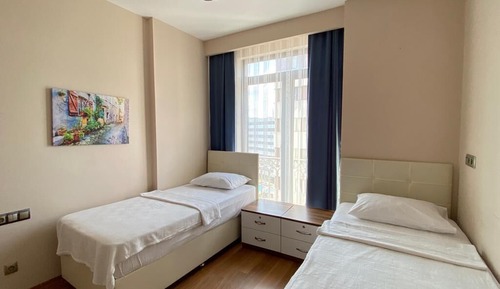 Family Room, Multiple Beds, 2 Bathrooms