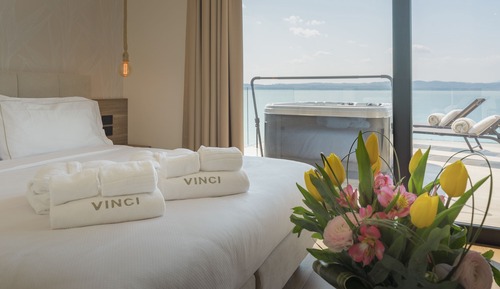Panoramic Suite, Jetted Tub, Lake View