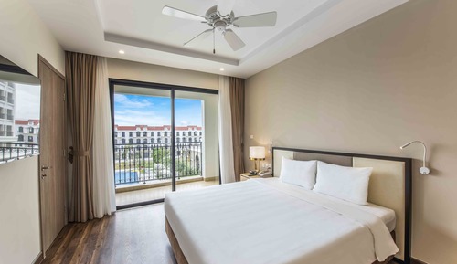 Family Pool View - VinWonders & Safari