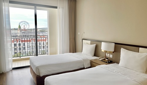 Standard Twin Bed - VinWonders & Safari