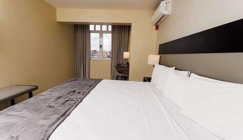 Standard Room, 1 King Bed, Non Smoking, Harbor View