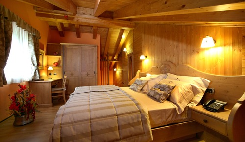 Duplex (Split Level for 4 people)