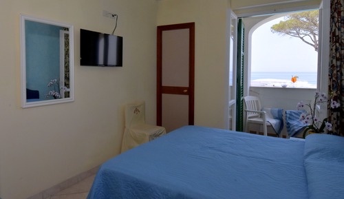 Classic Triple Room, Sea View