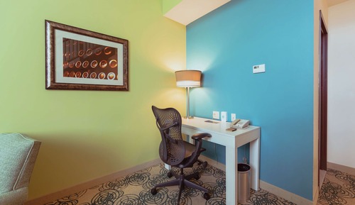 Suite, 1 King Bed, Non Smoking (Treehouse)