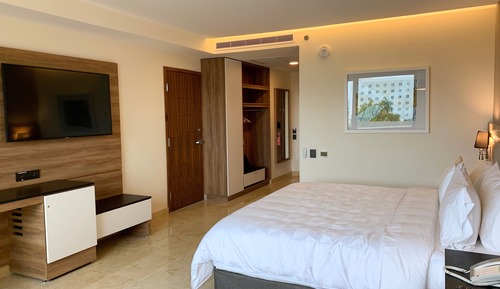 Standard Room, 1 King Bed, Accessible Bathtub