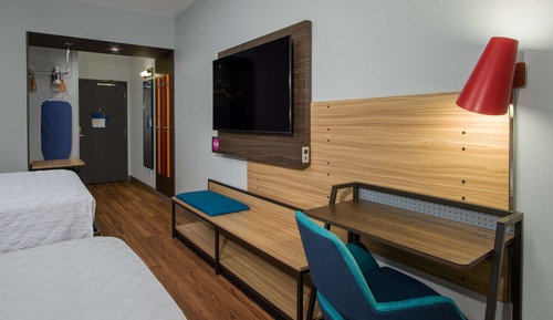 Room, 2 Queen Beds, Accessible (Mobility & Hearing, Roll-in Shower)