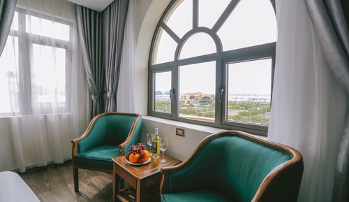 Executive Suite, Sea View