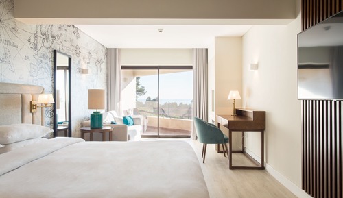 Deluxe Room, 1 Queen Bed with Sofa bed, Non Smoking, Pool View