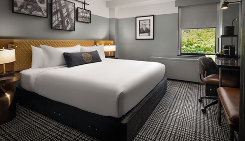 Standard Room, 1 King Bed