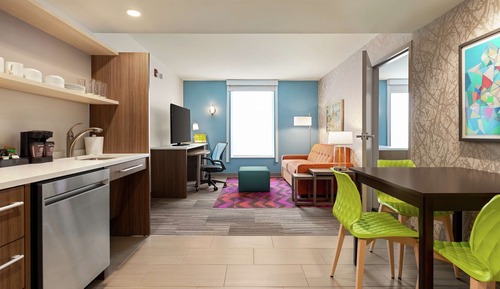 Suite, 1 Queen Bed, Accessible (Mob/Hearing, Roll-In Shower)