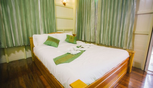  Deluxe Upstairs Large Family Room