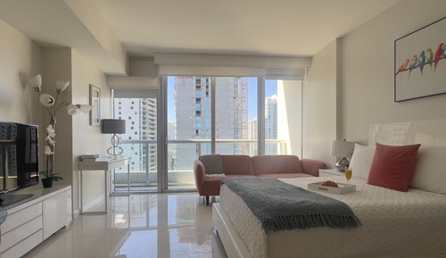 Business Studio Suite, 1 Queen, Balcony, City/River ViewÂ 2905