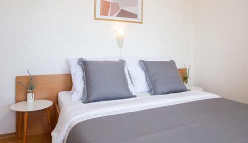 Apartment (9)