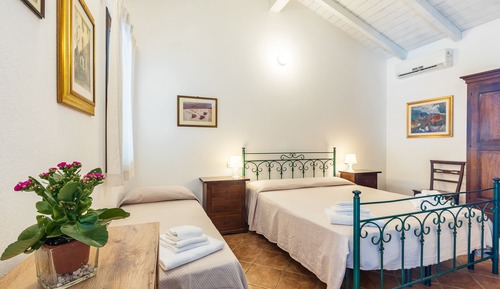 Studio, Accessible, Kitchenette