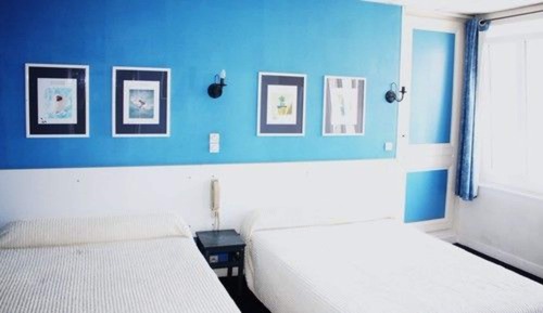 Family Room (La Légende des Siècles)