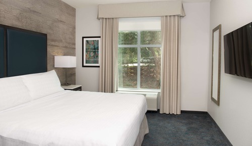 Suite, 1 King Bed, Accessible, Bathtub
