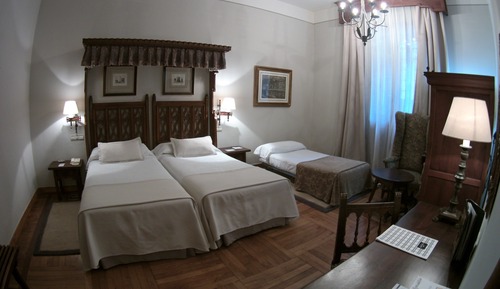 Standard Twin Room (2 Adults and 1 Child)