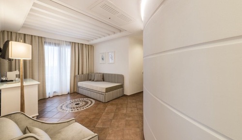 Suite, Sea View
