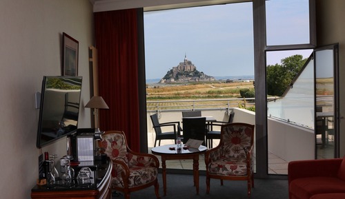 Signature Room with Mountain View