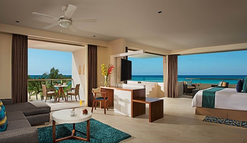 Preferred Club Junior Suite Ocean Front Plunge Pool King