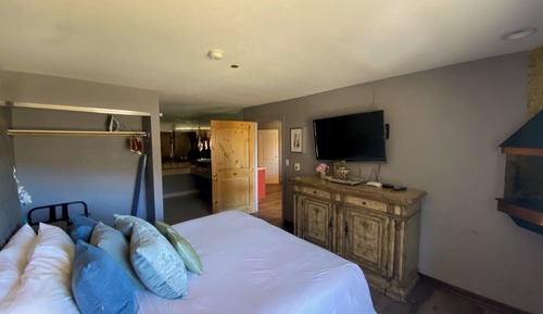 Queen Suite