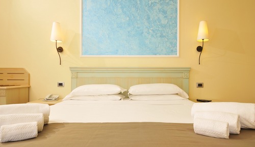 Deluxe Room, Jetted Tub