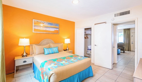 1 Bedroom Aparment, 1 Bath,  Pool view